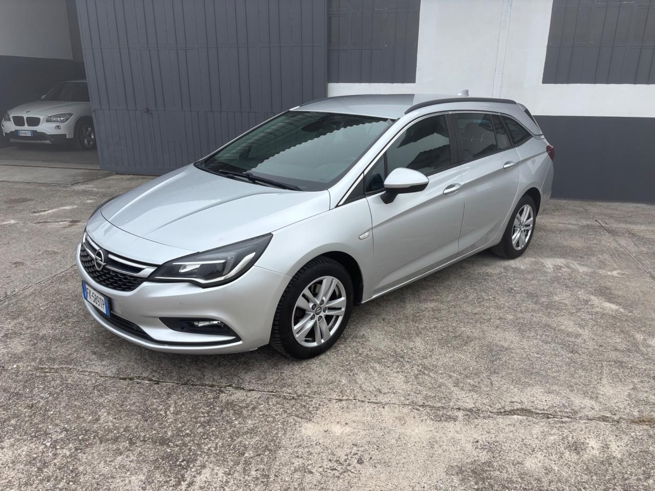 Opel Astra 1.6 CDTi 136CV aut. Garanzia. Neopatentati