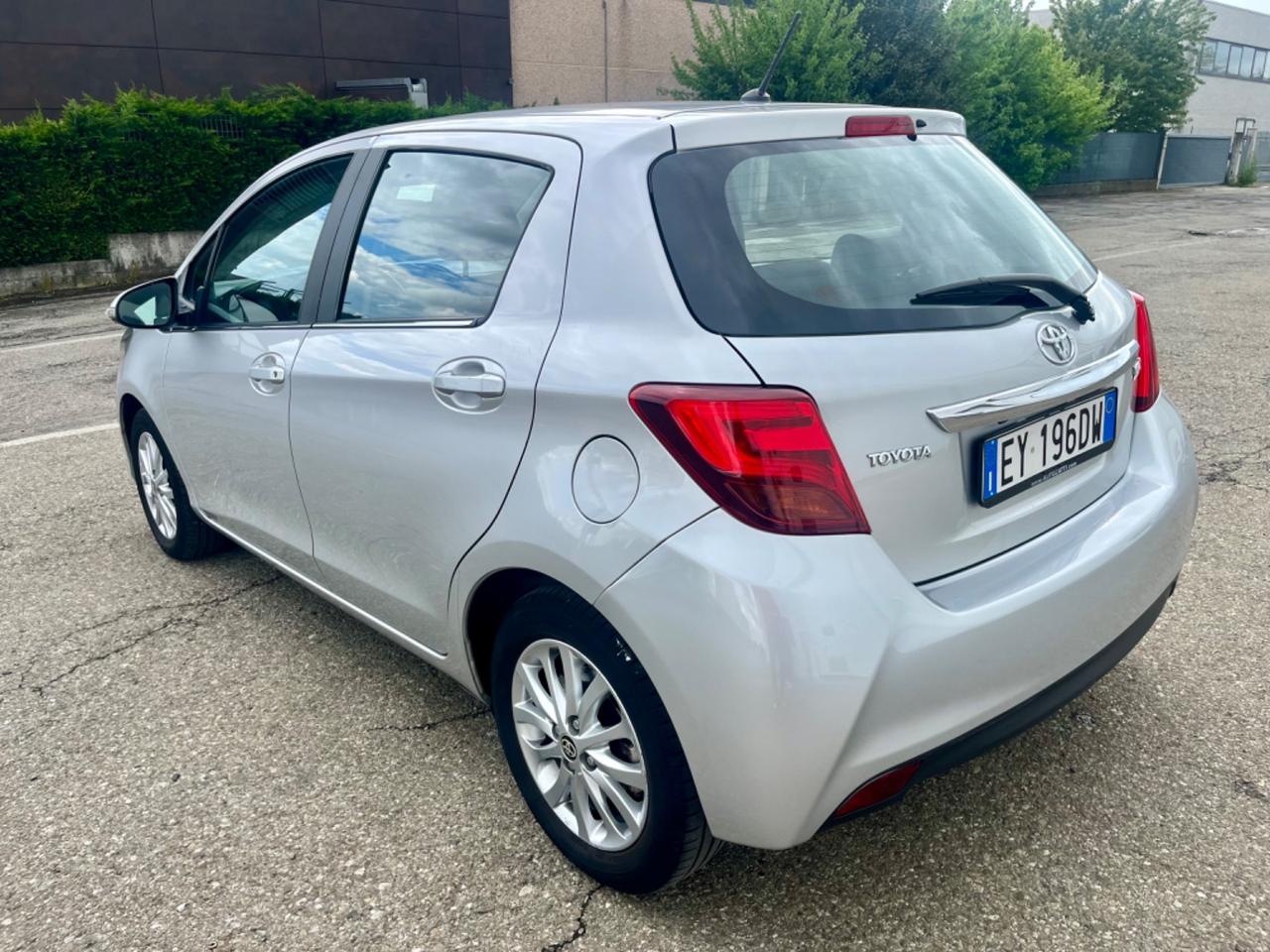 Toyota Yaris 1.3benz 2015 90.000km perfetta per neopatentati