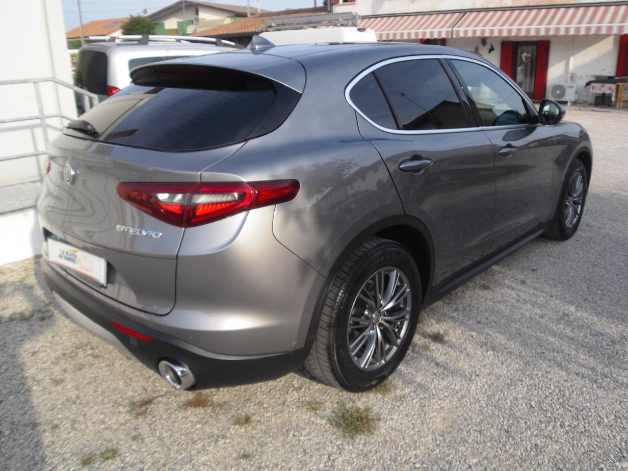 Alfa Romeo Stelvio 2.2 Turbodiesel 150 CV AT8 RWD Super