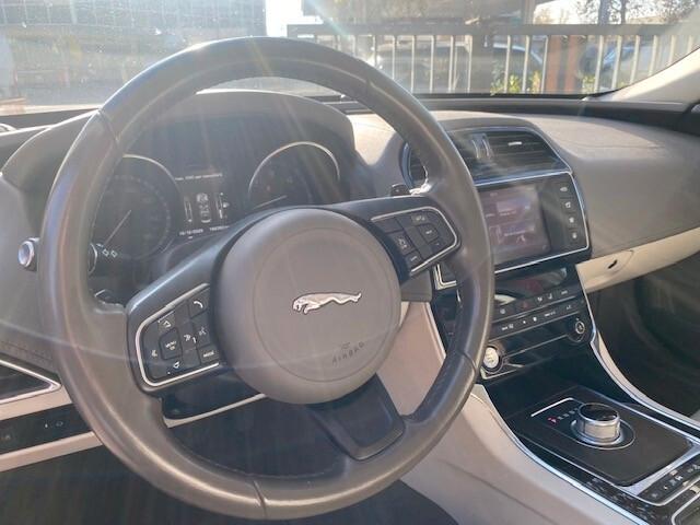 Jaguar XE 2.0 D Turbo Prestige