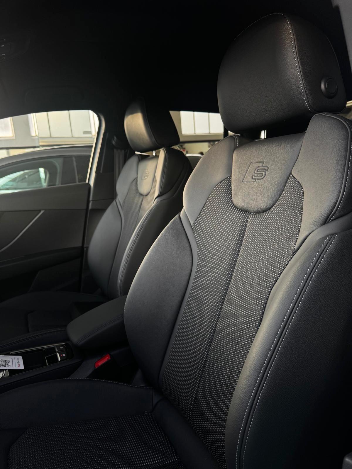 Audi Q2 35 TDI S tronic Identity Black