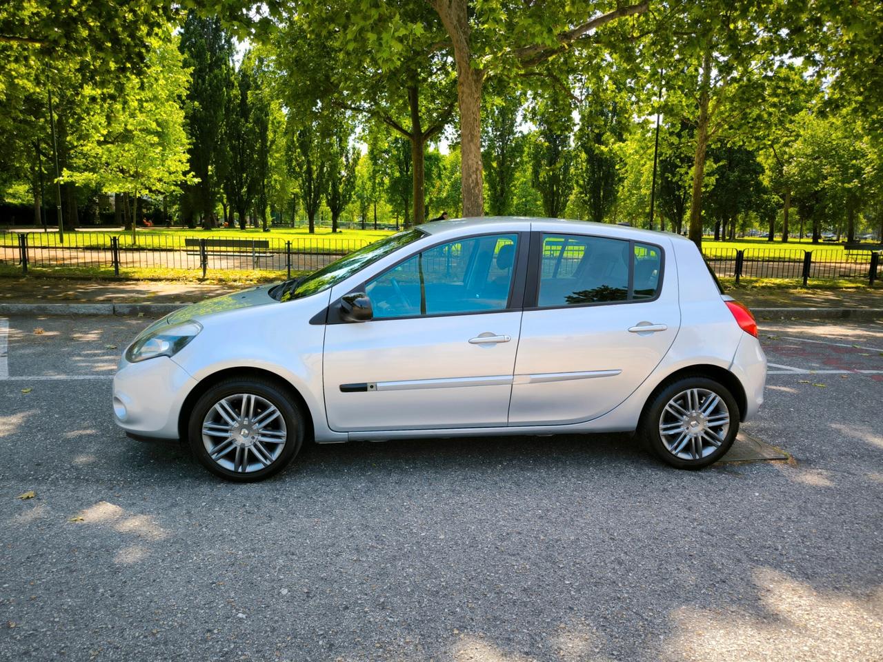 Renault Clio 1.2 16V 5 porte Luxe NEOPATENTATI