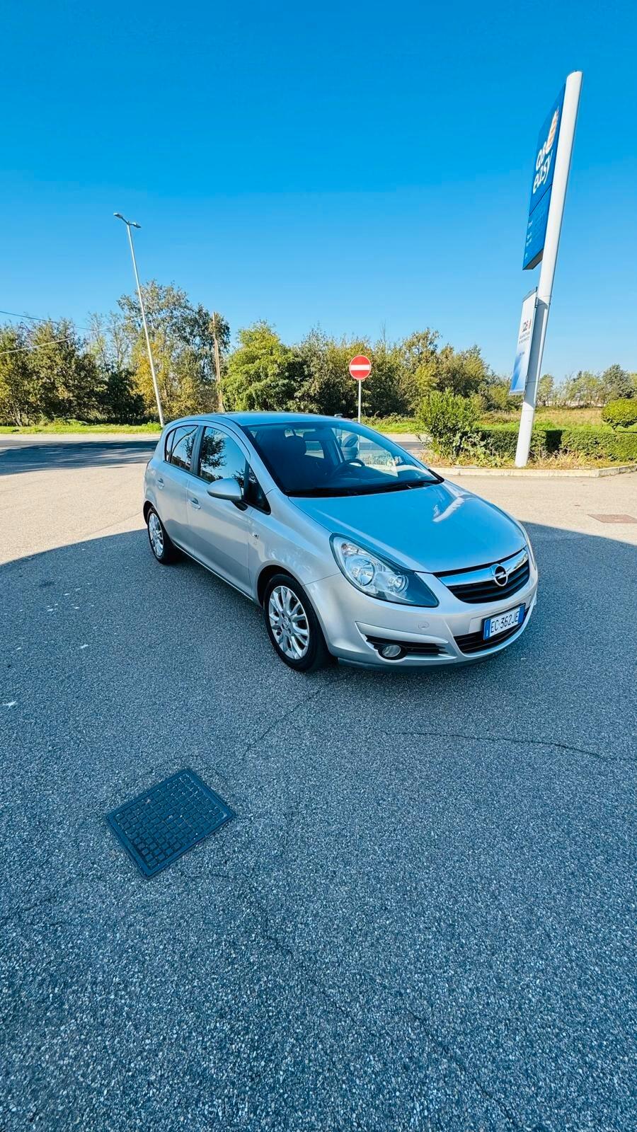 Opel Corsa 1.2 5 porte Club