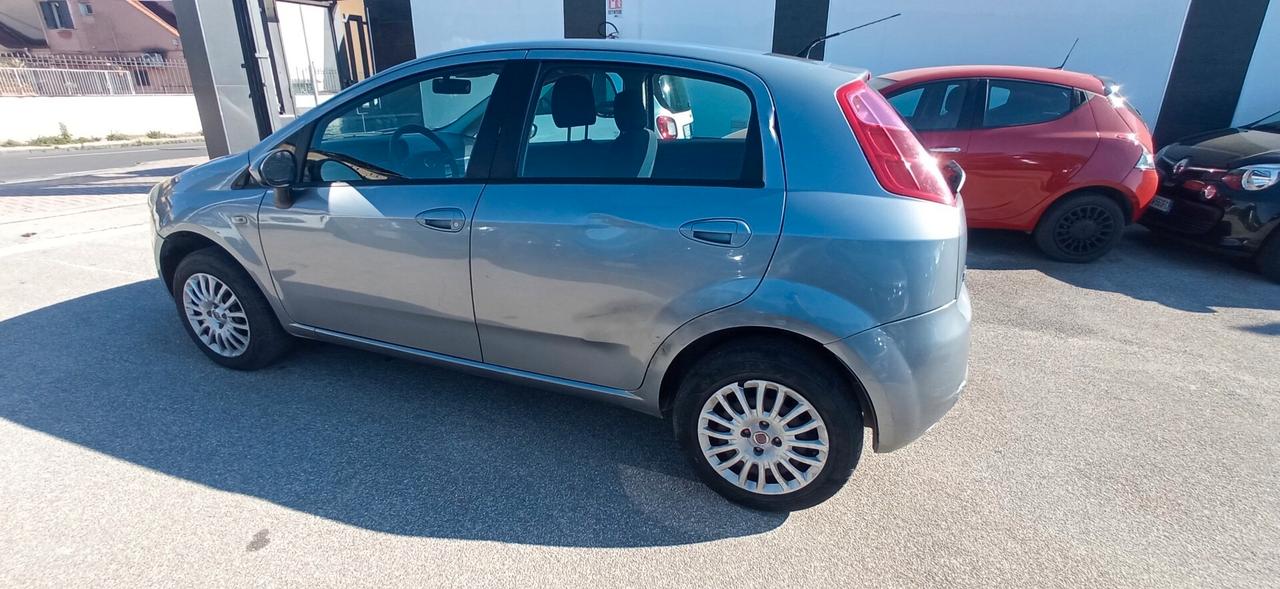 Fiat Grande Punto ENTRA E LEGGI
