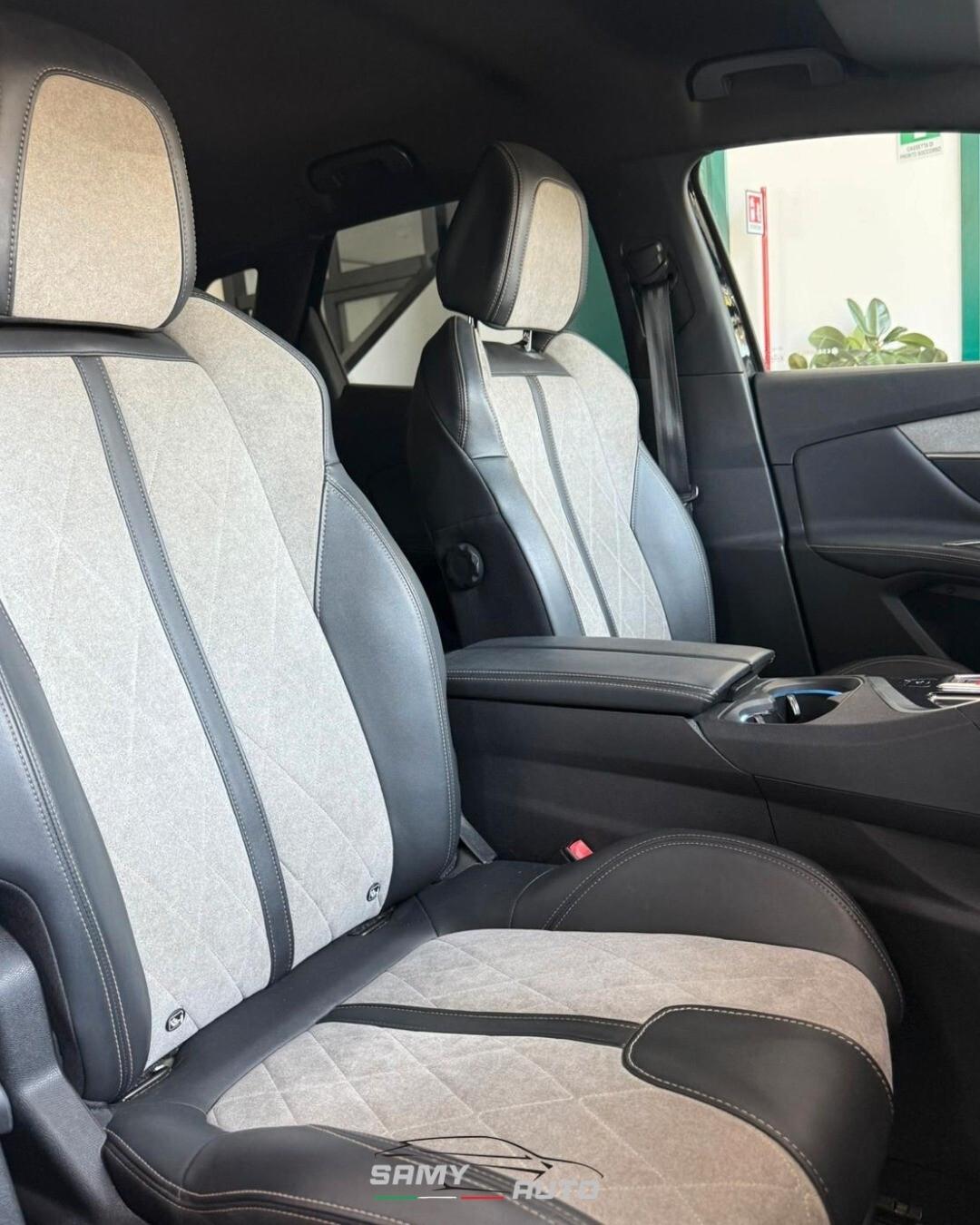 Peugeot 3008 Hybrid4 300 e-EAT8 GT