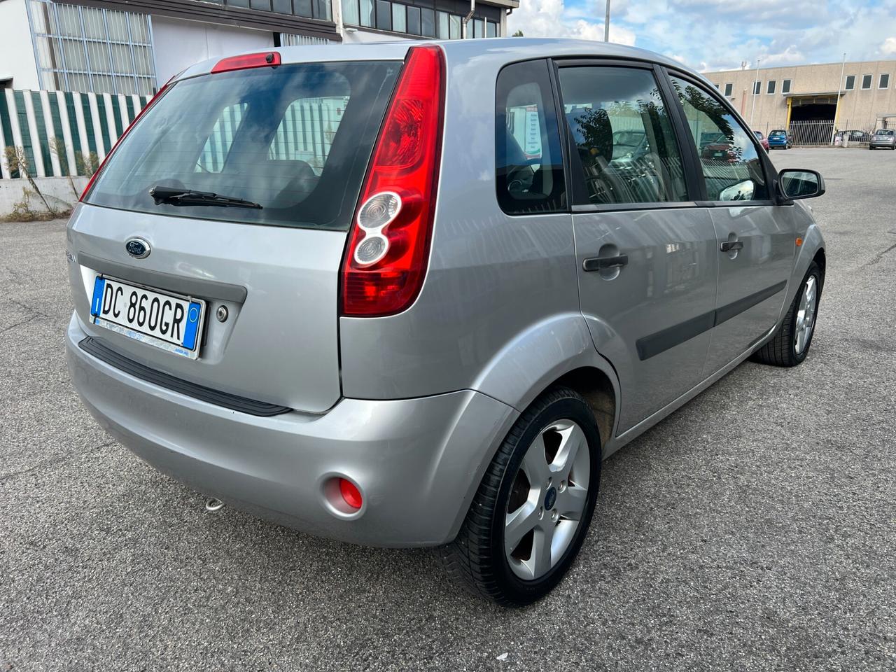 Ford Fiesta 1.2 16V 5p. euro 4 ok neopatentati