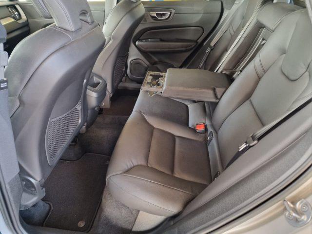 VOLVO XC60 B4 (d) AWD automatico Plus Dark