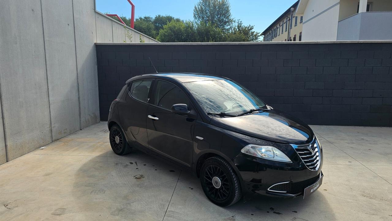 Lancia Ypsilon 0.9 TwinAir 85 CV 5 porte S&S Silver