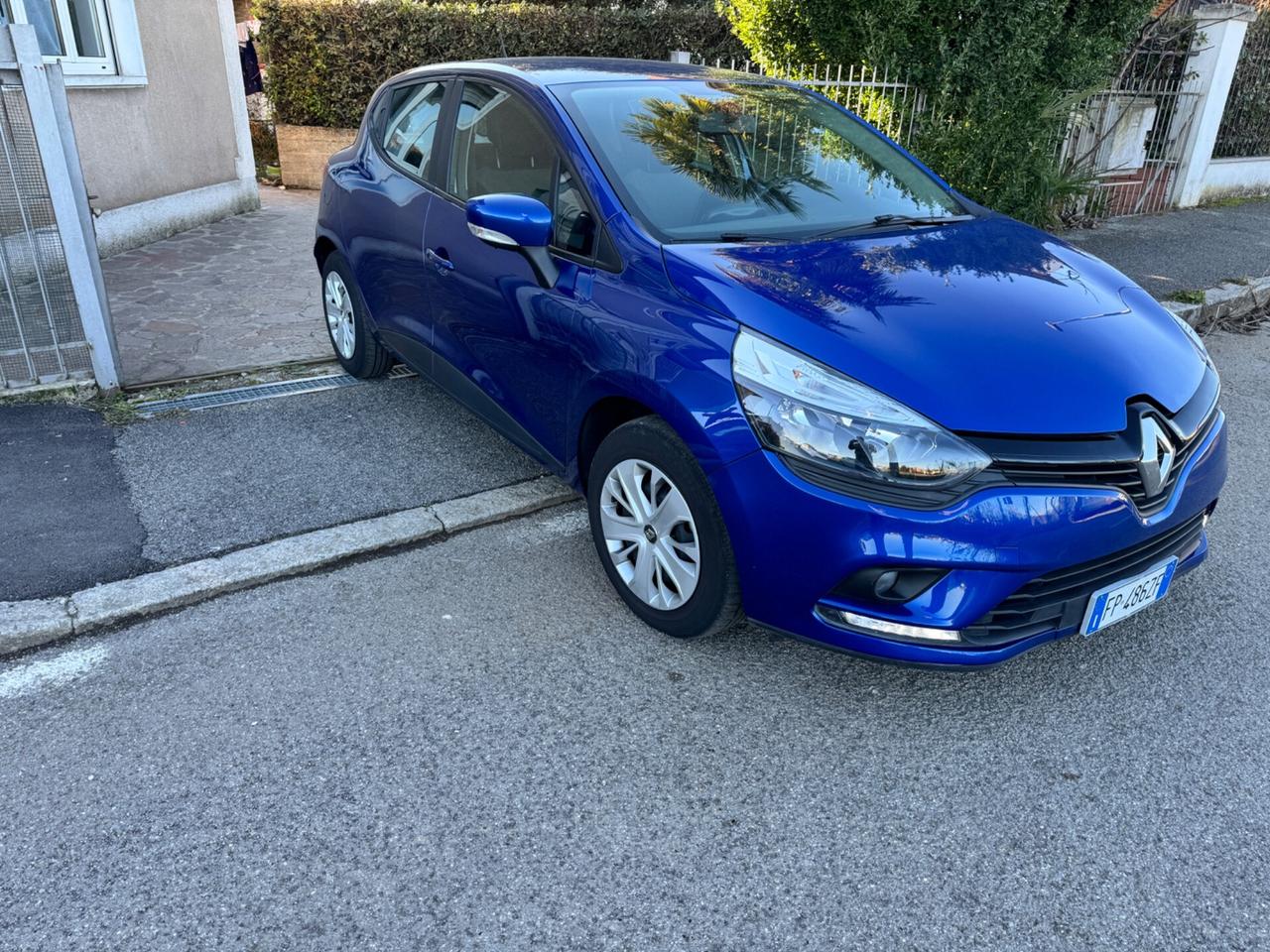 Renault Clio 1.2 75 CV 5 porte Duel