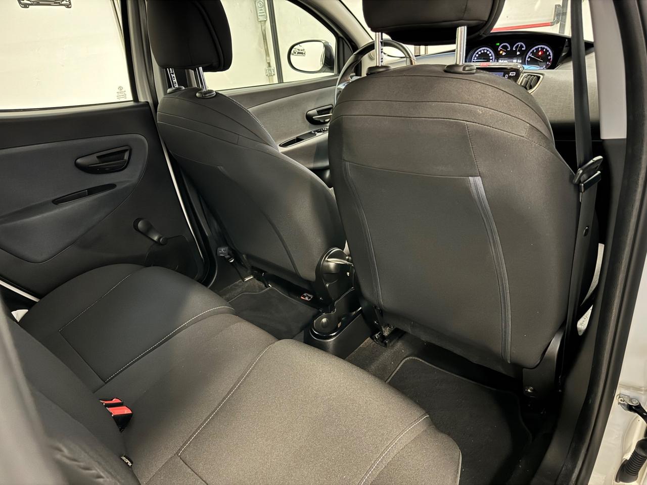 Lancia Ypsilon 1.0 FireFly 5 porte S&S Hybrid Ecochic Gold