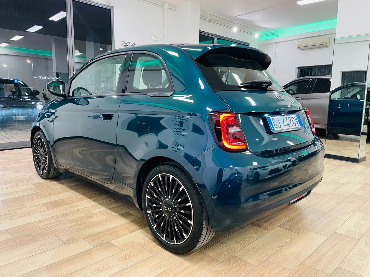Fiat 500e Icon - Pack style Ocean Blue Metallic