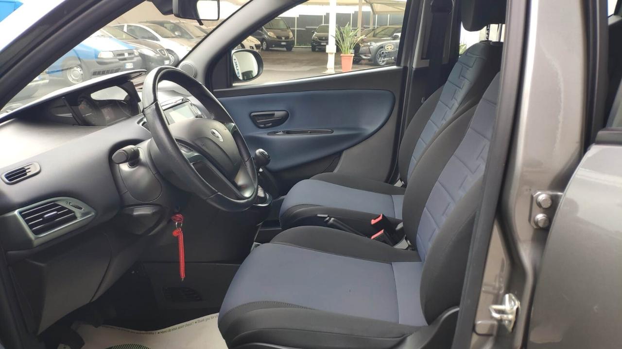 Lancia Ypsilon 1.0 FireFly 5 porte S&S Hybrid Platino