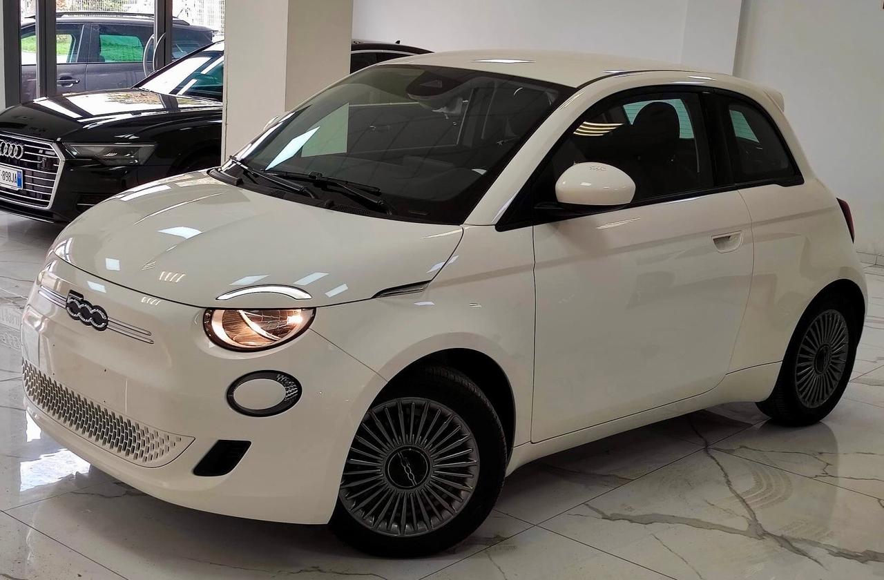 Nuova Fiat 500 Hatchback/ Nuova Km0