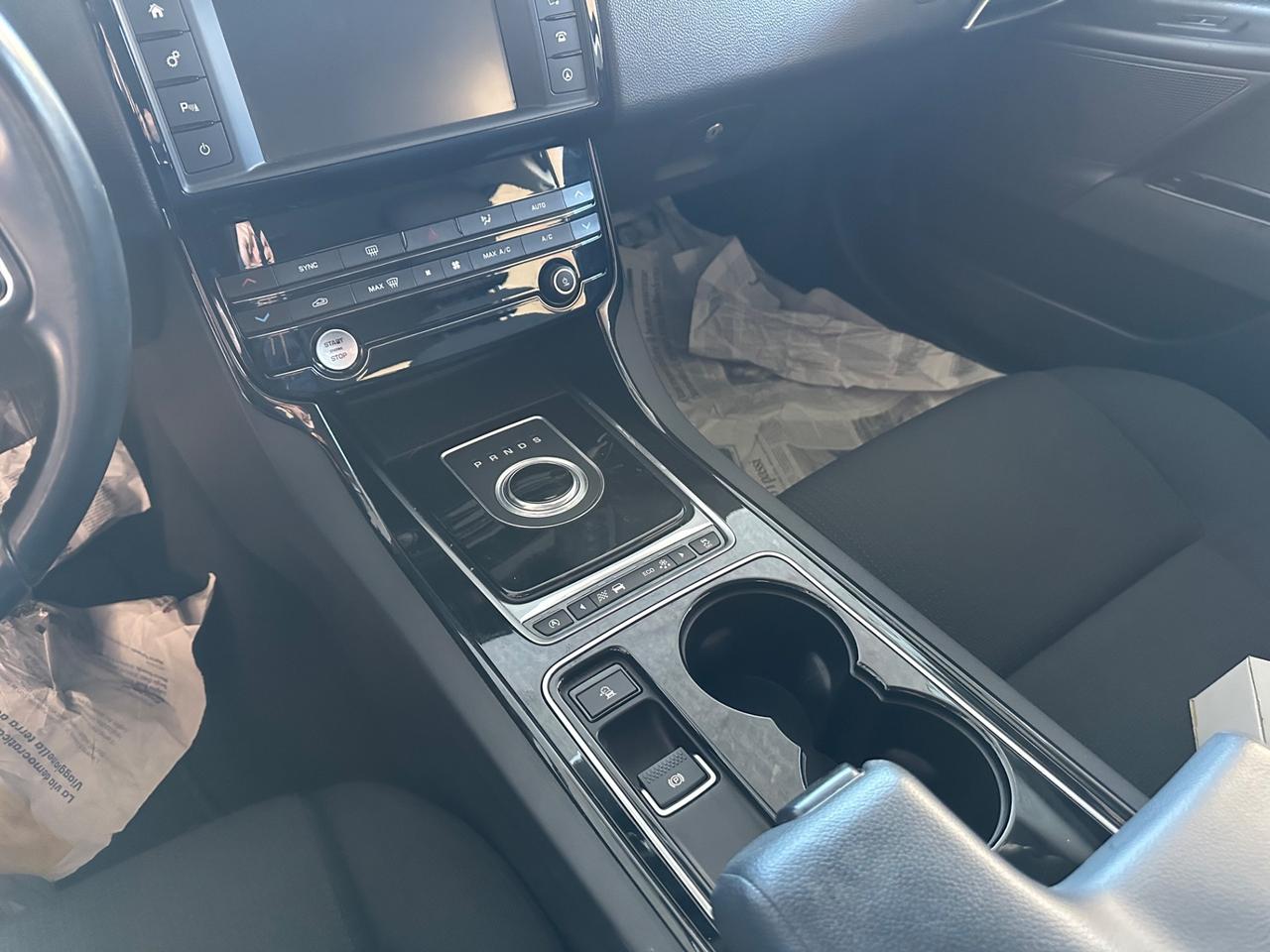 Jaguar XE 2.0 D Turbo Pure