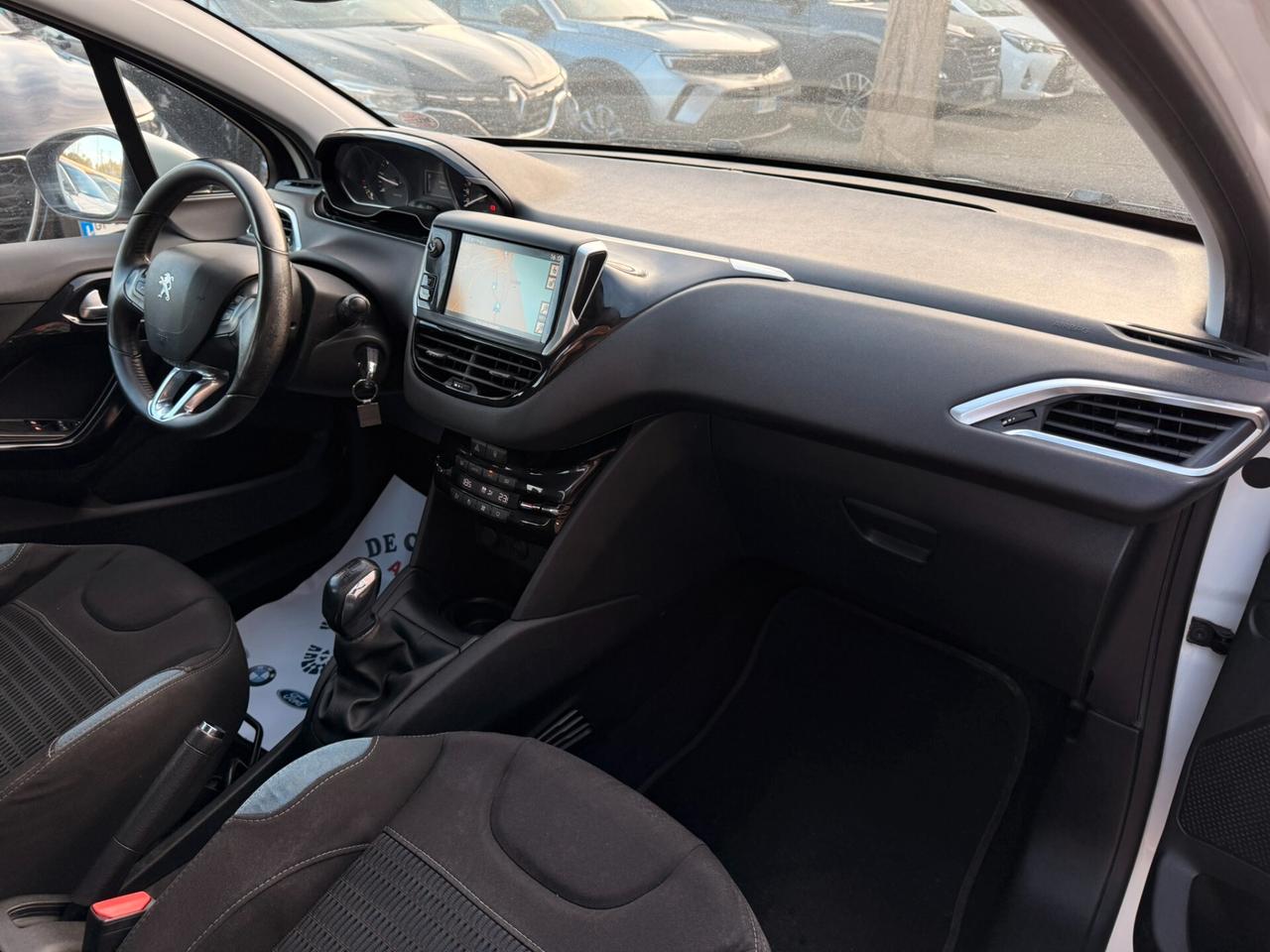 Peugeot 208 1.4 HDi 68CV Allure - 2013