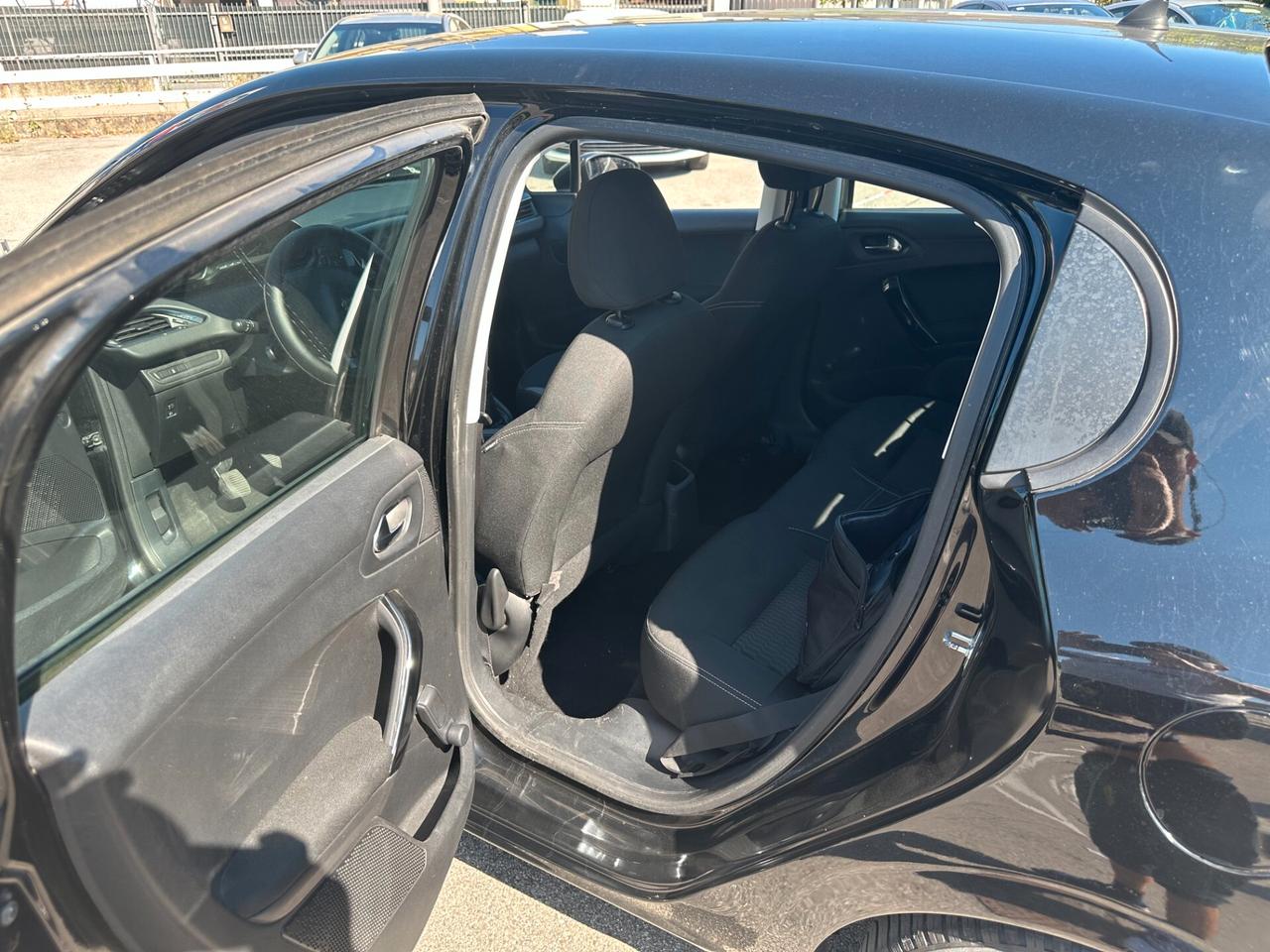 Peugeot 208 BlueHDi 100 5 porte Allure