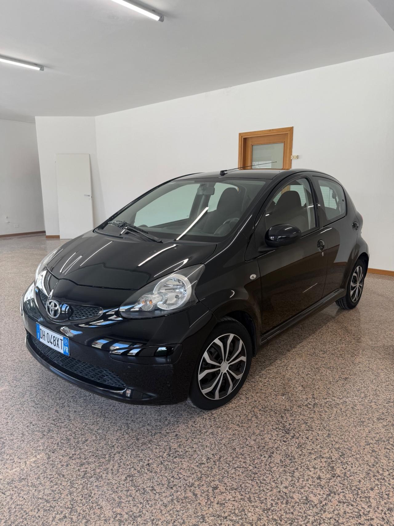 Toyota Aygo 1.0 12V VVT-i 5 porte Sol
