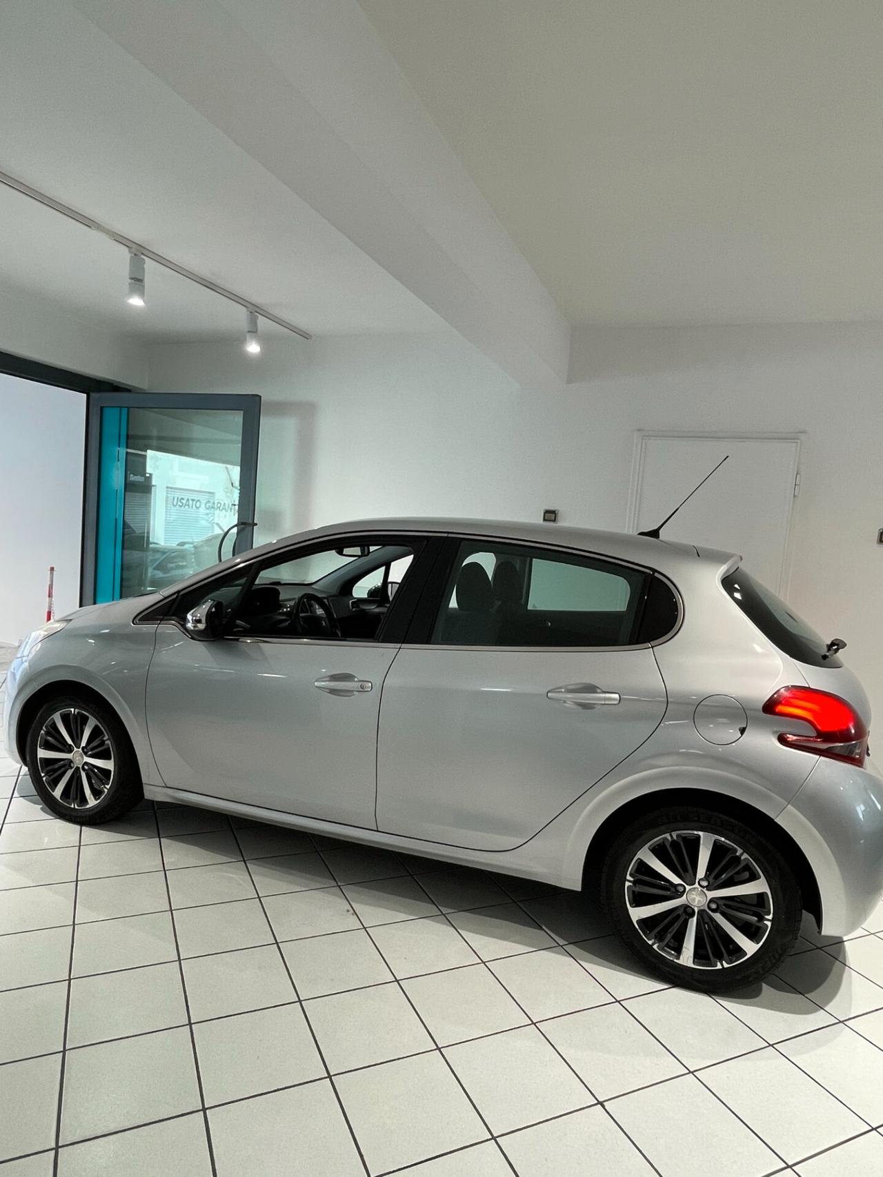 Peugeot 208 BlueHDi 75 5 porte Allure