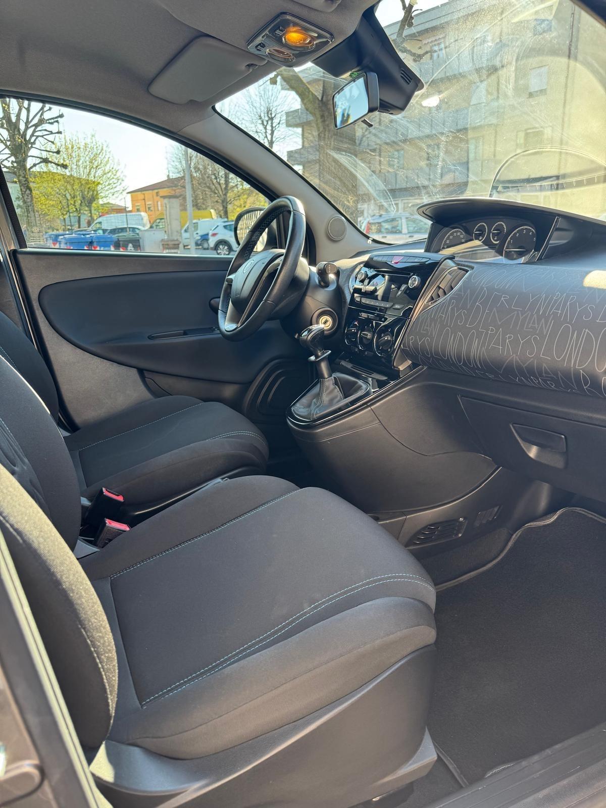 Lancia Ypsilon 1.2 69 CV 5 porte Elefantino