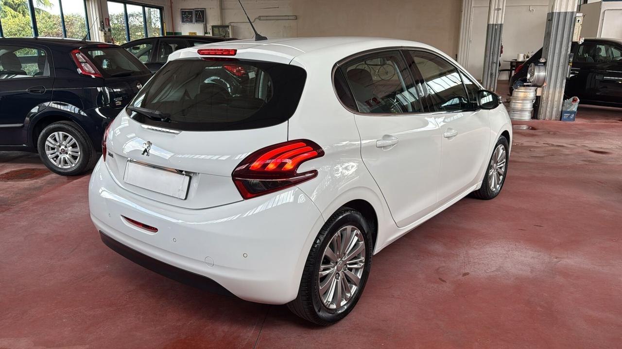 Peugeot 208 PureTech 82 5 porte Allure