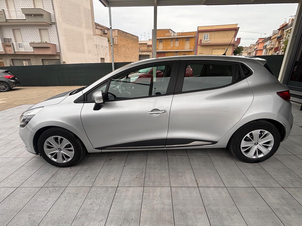 Renault Clio dCi 8V 75 CV 5 porte Moschino Intens