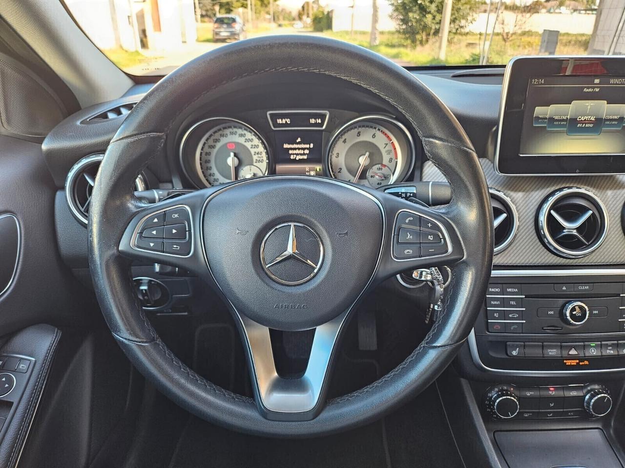 Mercedes-benz GLA 180 Executive 1.6 BENZ NAVI XENON SENSORI SEDILI RISCAL
