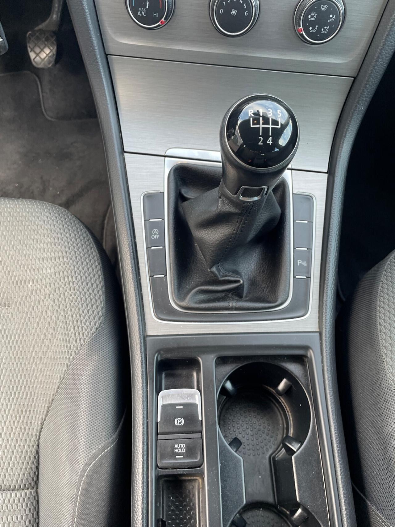 Volkswagen Golf 1.6 TDI 5p.*Navi*Neopatentati*Cerchi*