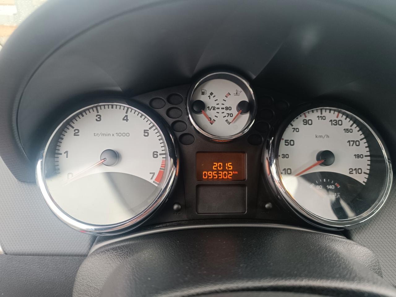 Peugeot 207 1.6 benzina SOLAMENTE 95.000 KM