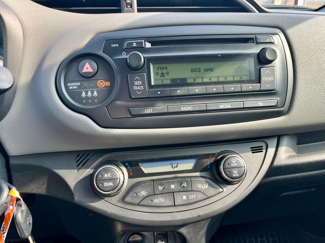 Toyota Yaris 1.5h 2015 61.000km pari al nuovo