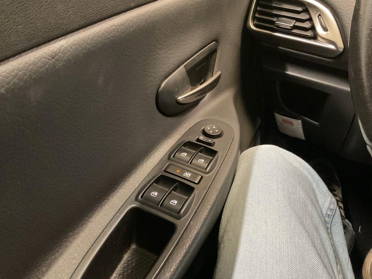 Lancia Ypsilon Platinum cambio automatico GPL