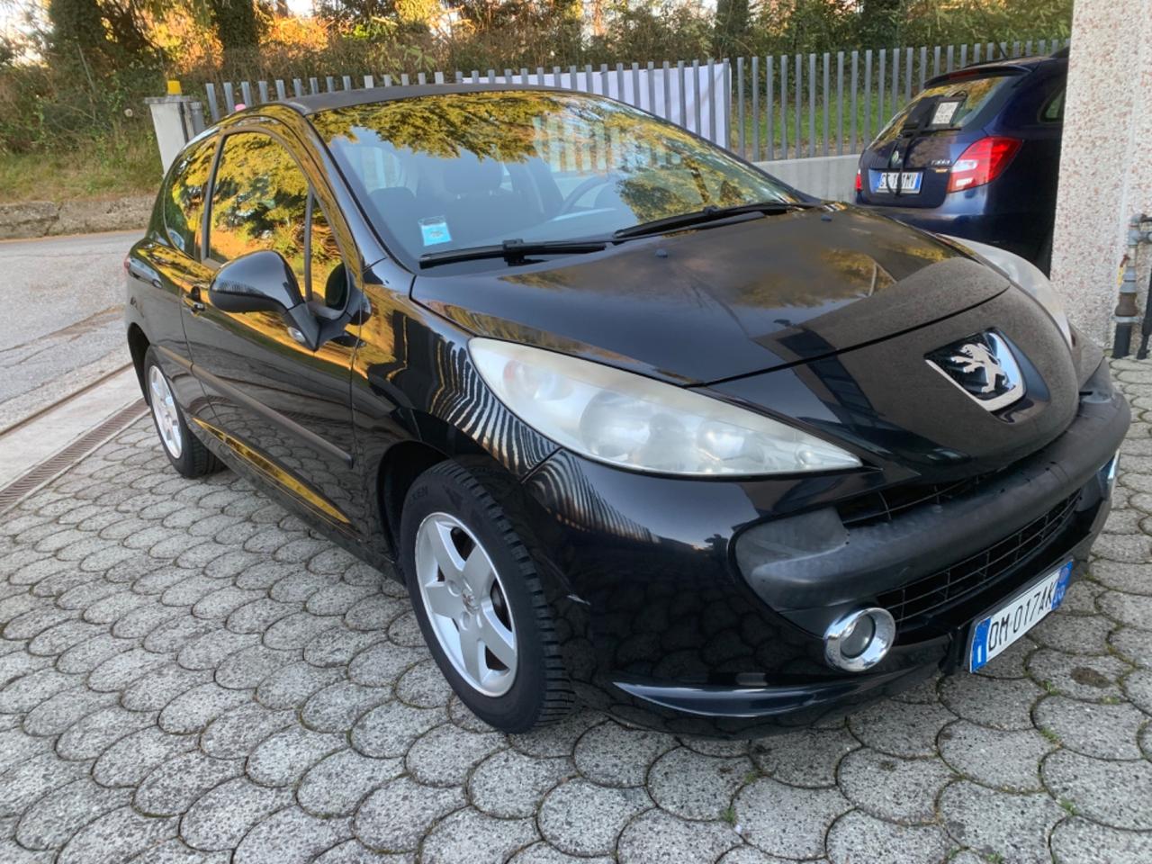 Peugeot 207 1.4 8V 75CV 3p. ONE Line