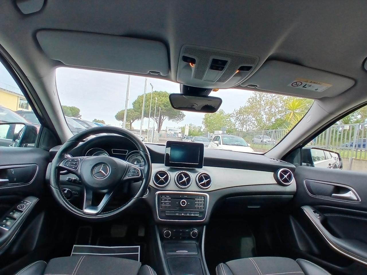 Mercedes-benz GLA 180 d Premium