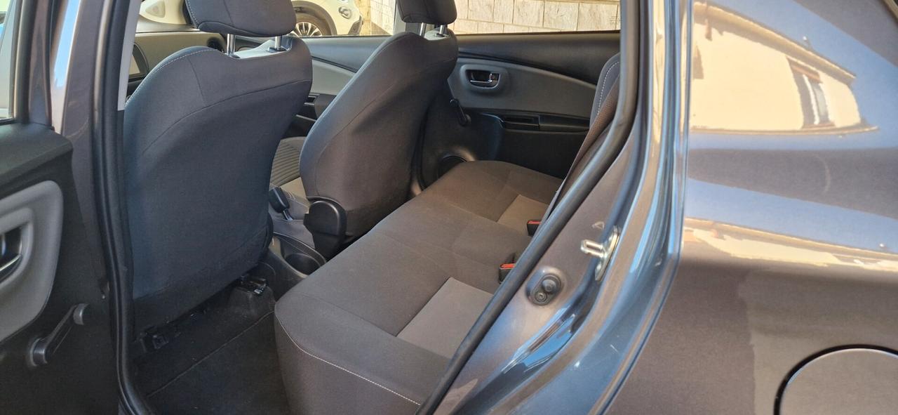 Toyota Yaris 1.5 5 porte 37.400 km Tagliandi