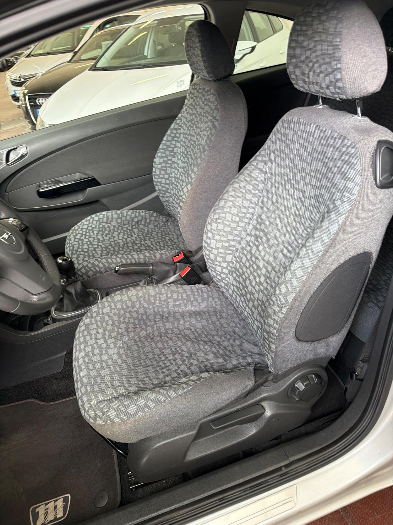 Opel Corsa 1.2 Benzina km 110.000 Neopatentato