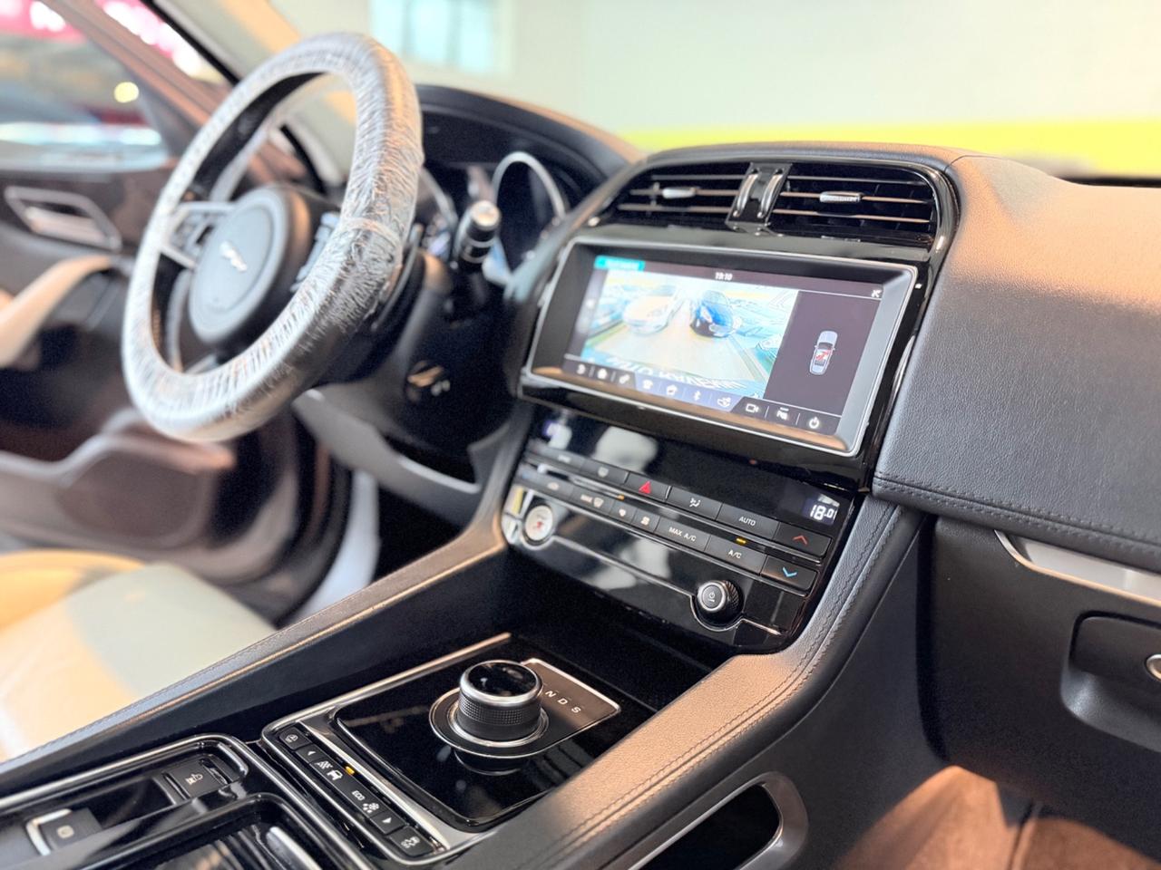 Jaguar F-Pace 2.0 D 180 CV AWD . Portfolio 2019