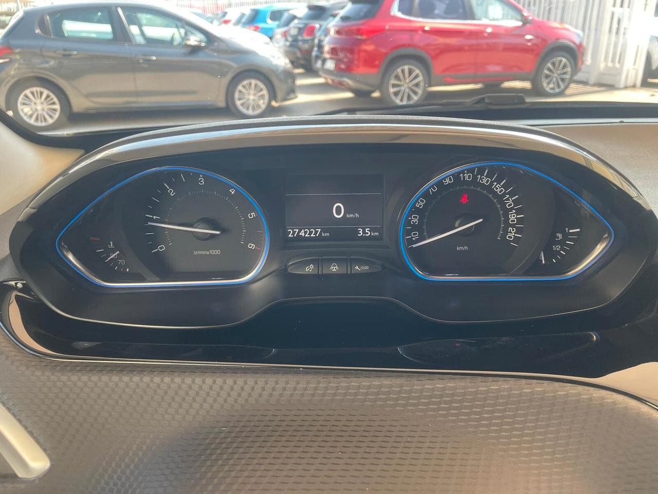 Peugeot 2008 BlueHDi 100 Allure