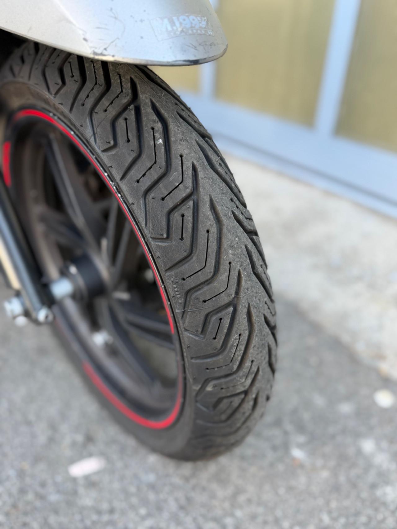 HONDA SH 300 Sport Abs - PARABREZZA - BAULE - ANTIFURTO - GOMME NUOVE