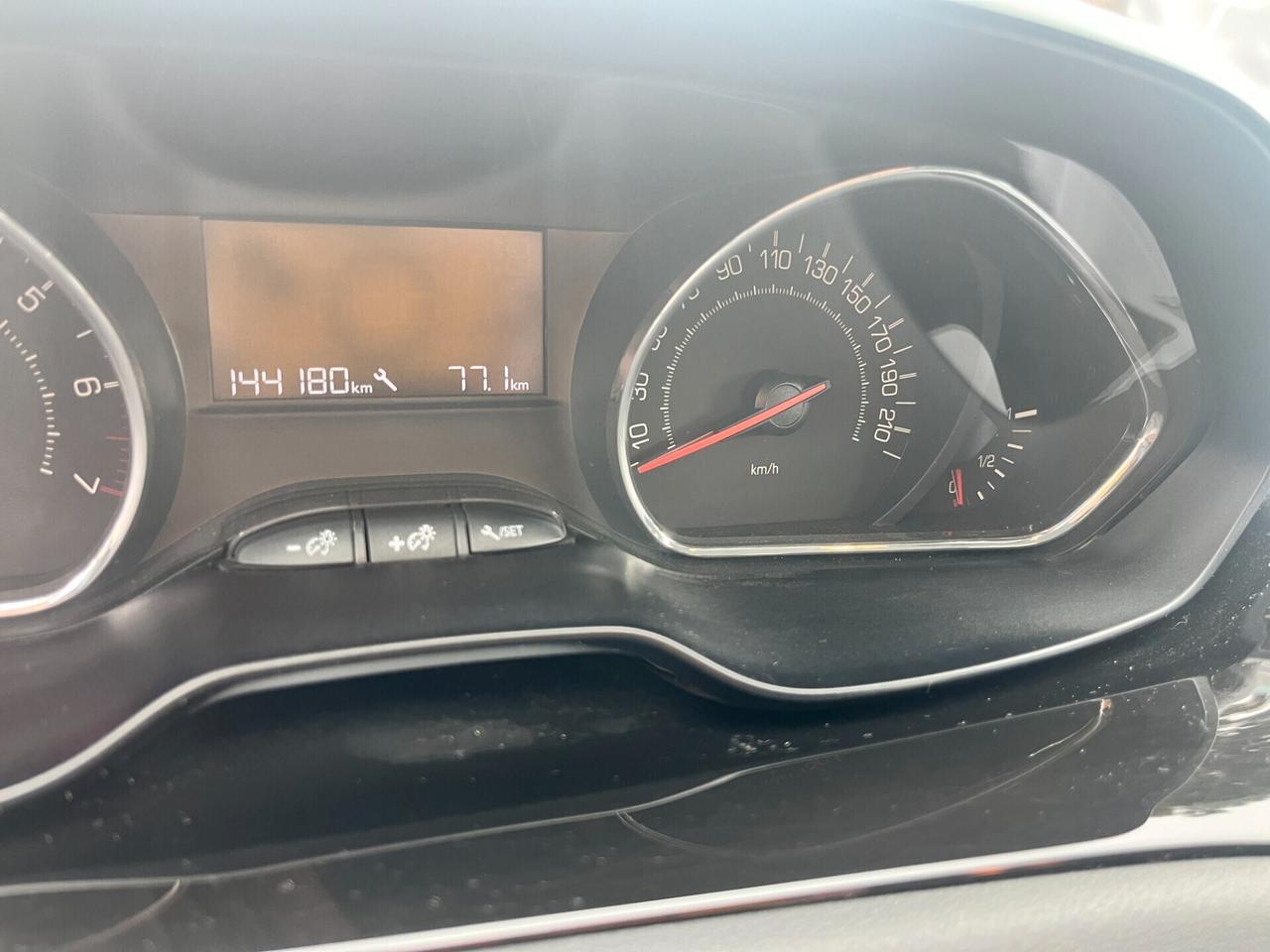 Peugeot 208 PureTech 82 5 porte Allure