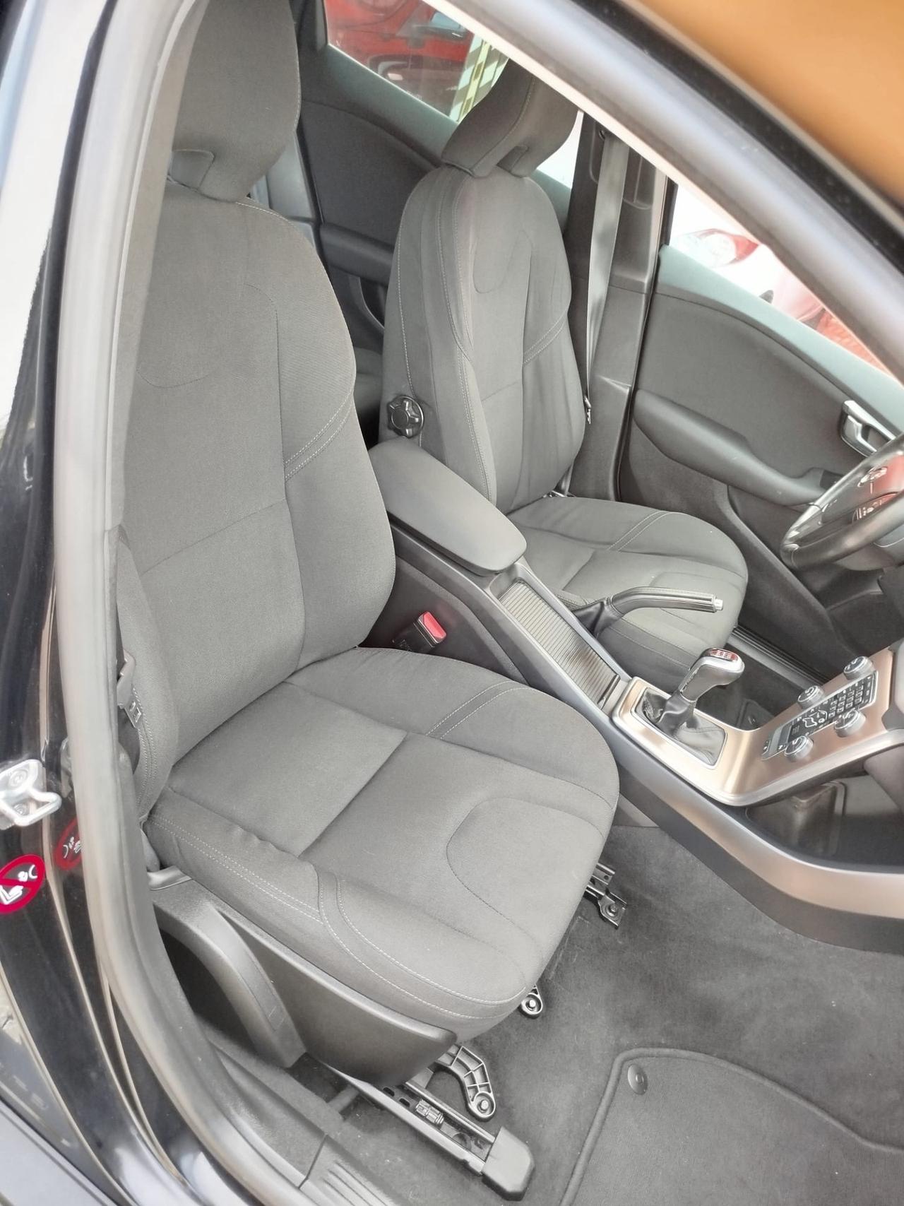 Volvo V40 Cross Country D2 136.000 KM