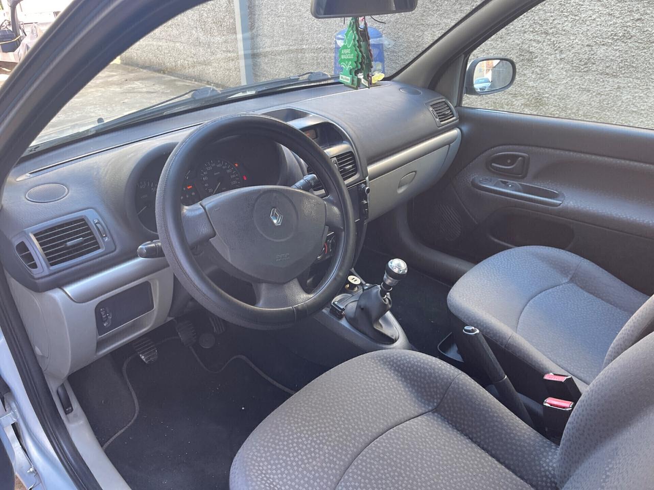 Renault Clio 1.4 16V benzina neopatentati