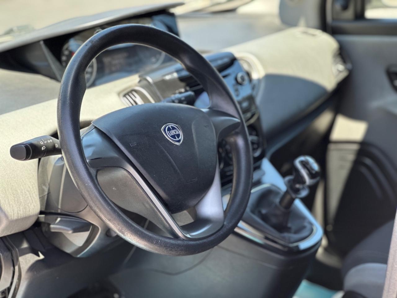 Lancia Ypsilon 1.2 69 CV 5 porte S&S Silver