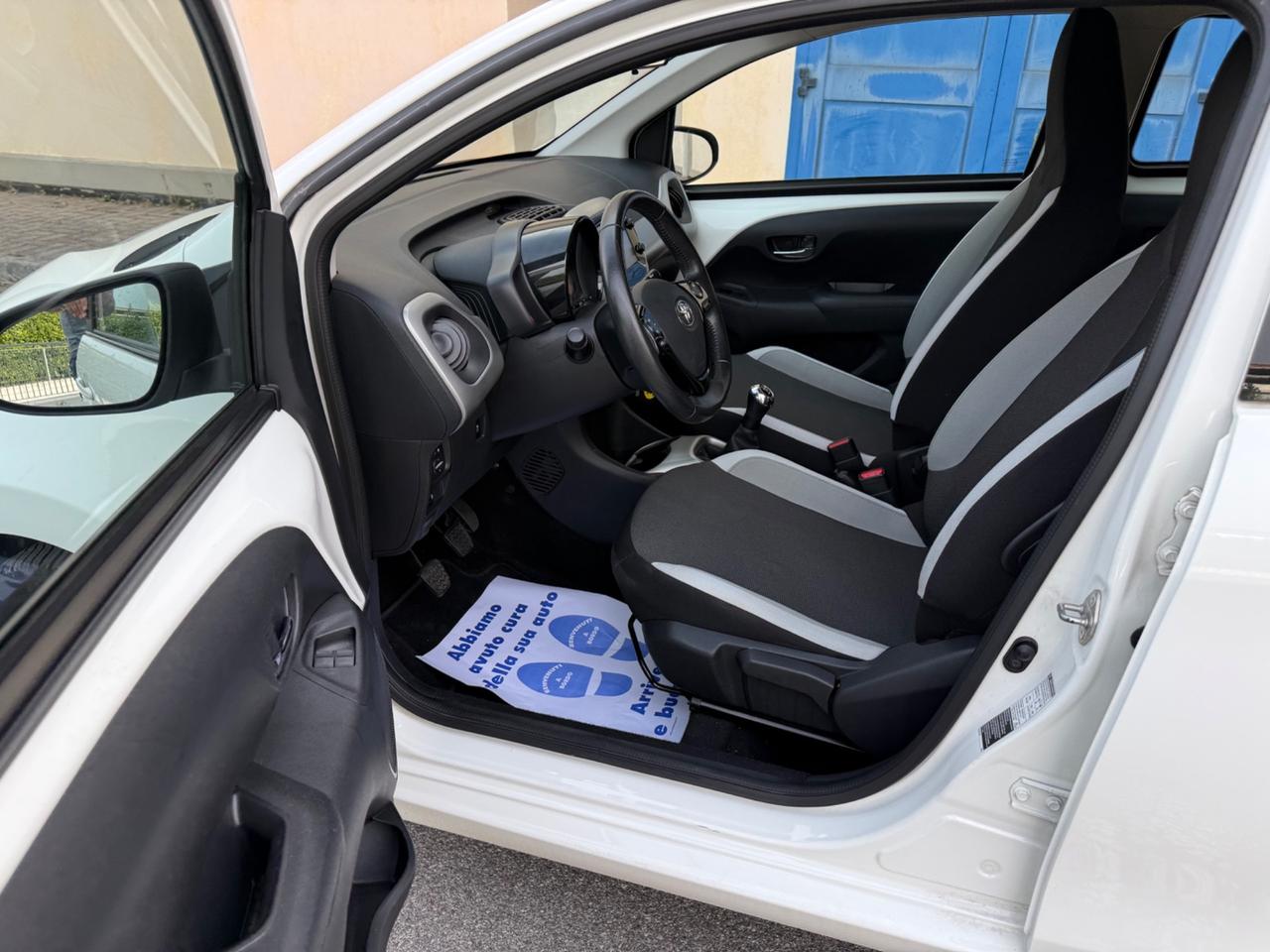 Toyota Aygo 1.0 VVT-i 69 CV 5 porte x-play