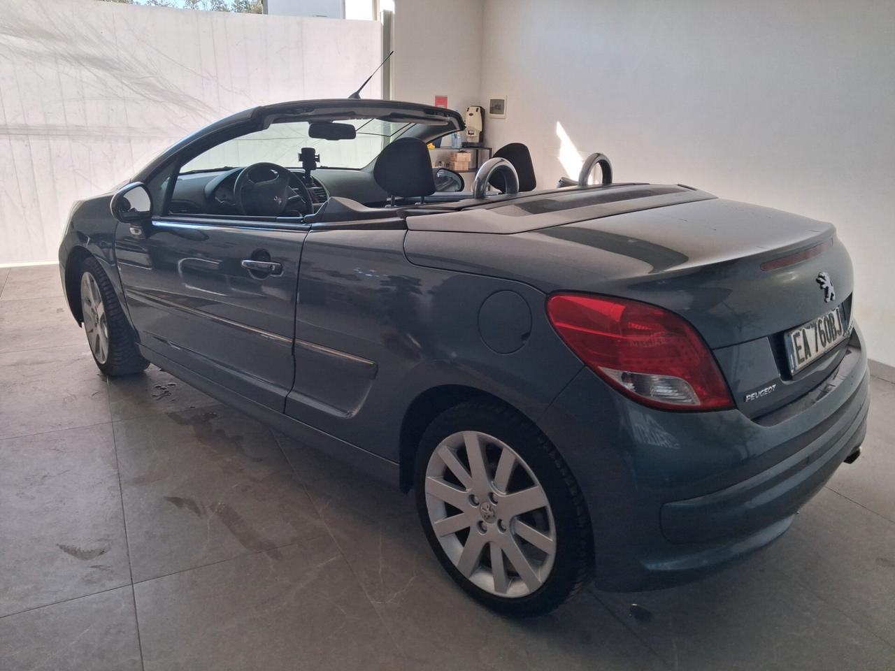 Peugeot 207 1.6 8V HDi 112CV CC Féline