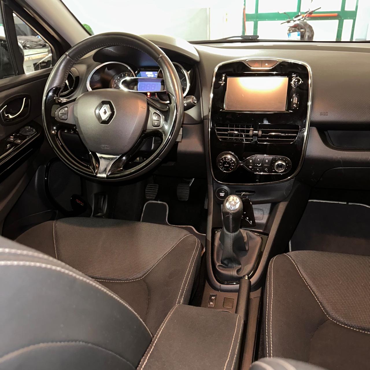 Renault Clio 1.2 75CV 5 porte Costume National