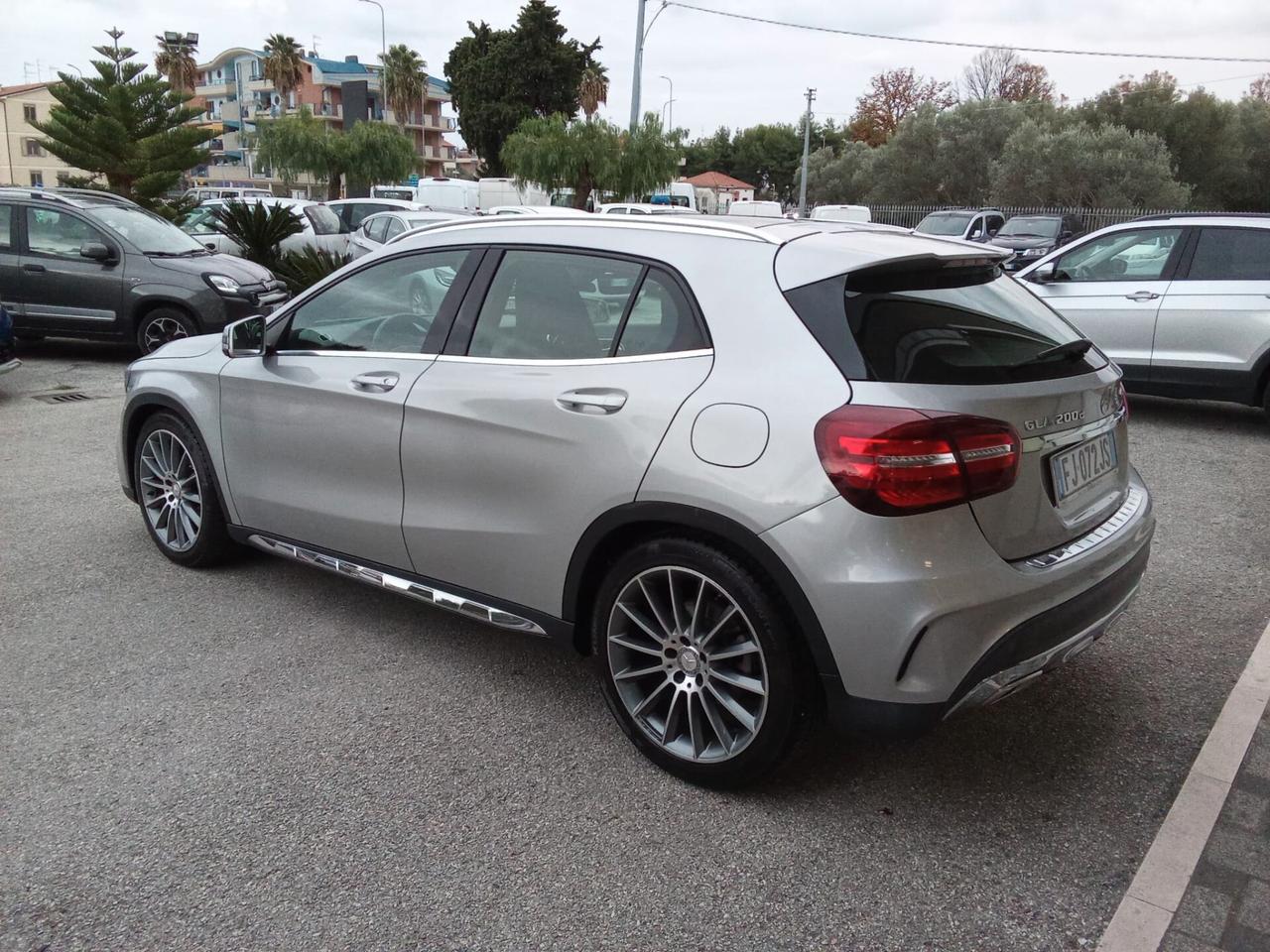 MERCEDES GLA 200D 4 MATIC PREMIUM AUTO MY17 5P