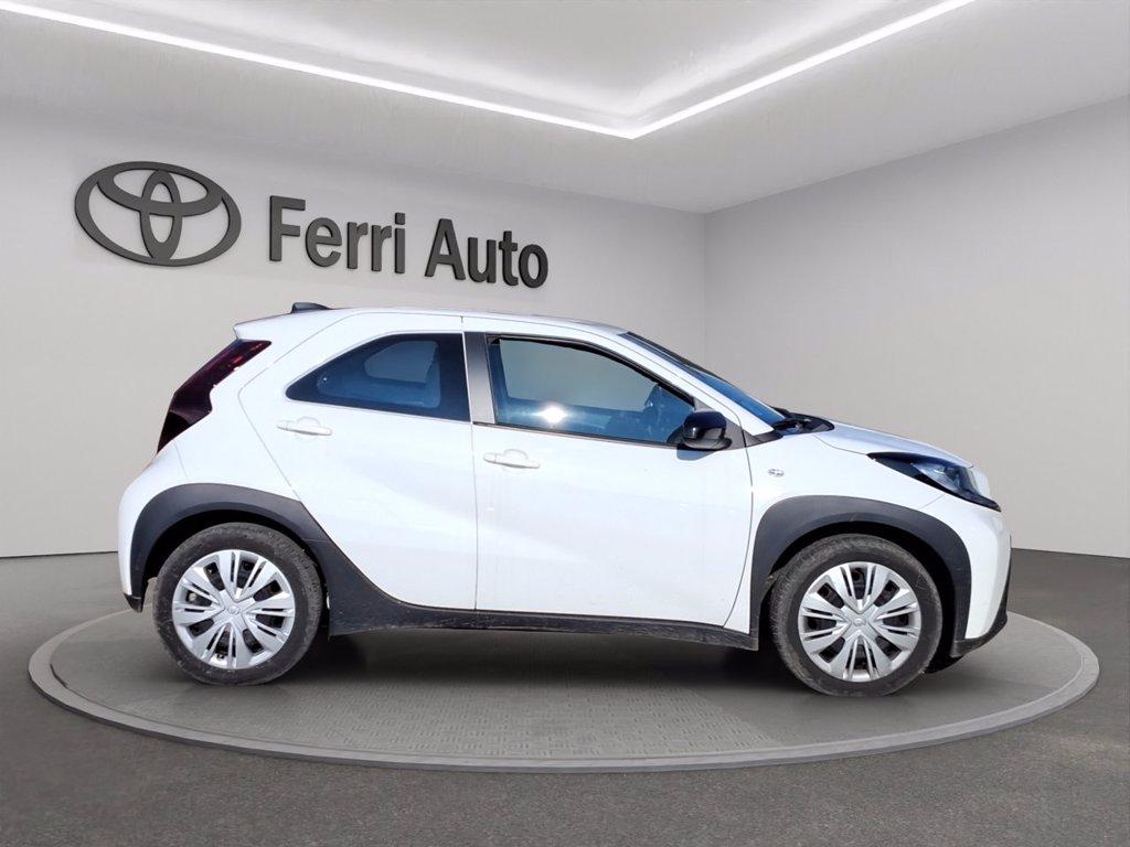 TOYOTA Aygo x 1.0 active 72cv del 2025