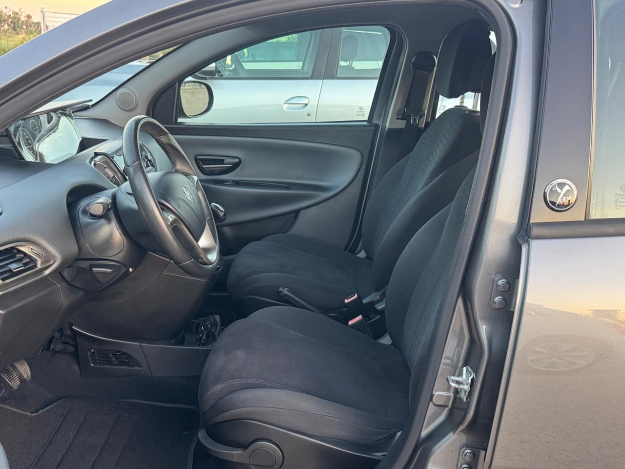 Lancia Ypsilon 1.2 69 CV 5 porte GPL Ecochic 30th Anniversary