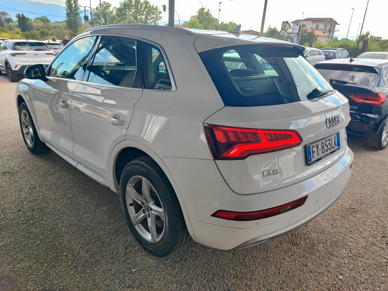 Audi Q5 40 TDI quattro S tronic Business Sport