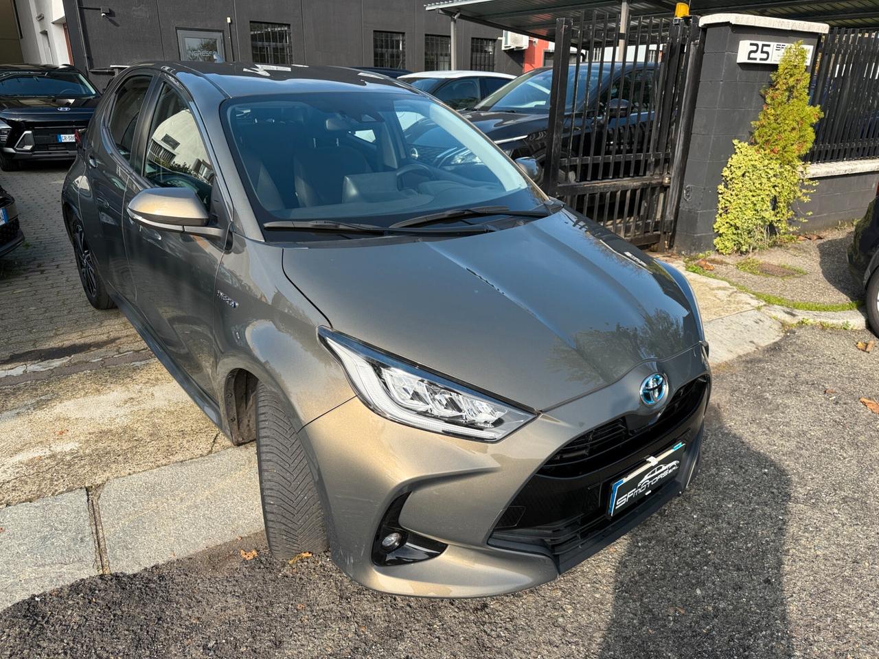 Toyota Yaris 1.5 Hybrid 5 porte Lounge Blue