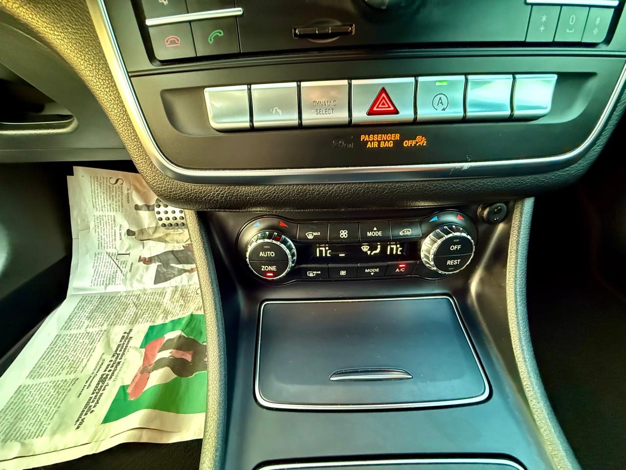 MERCEDES- BENZ GLA 200 D AMG PREMIUM